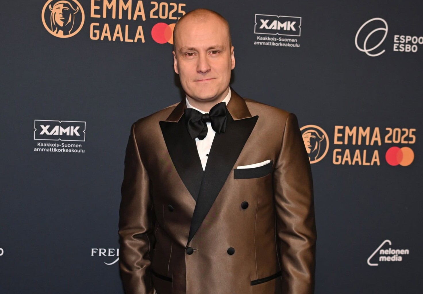 Heikki Paasonen julkaisi lapsuuskuvan – hämmästyttävä yhdennäköisyys