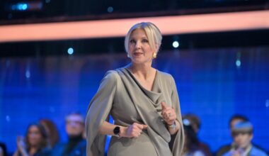 TTK:n jättävä Vappu Pimiä videossa: ”Anssi kärkkyy”