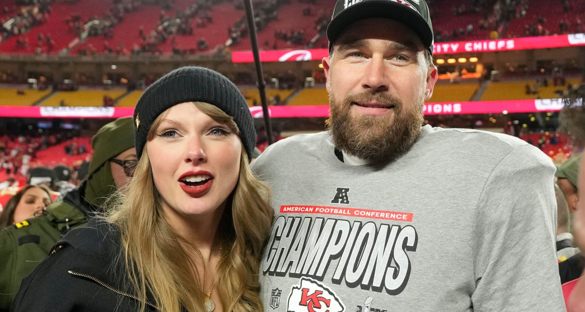 Näin Taylor Swift ylistää uudella levyllään rakastaan