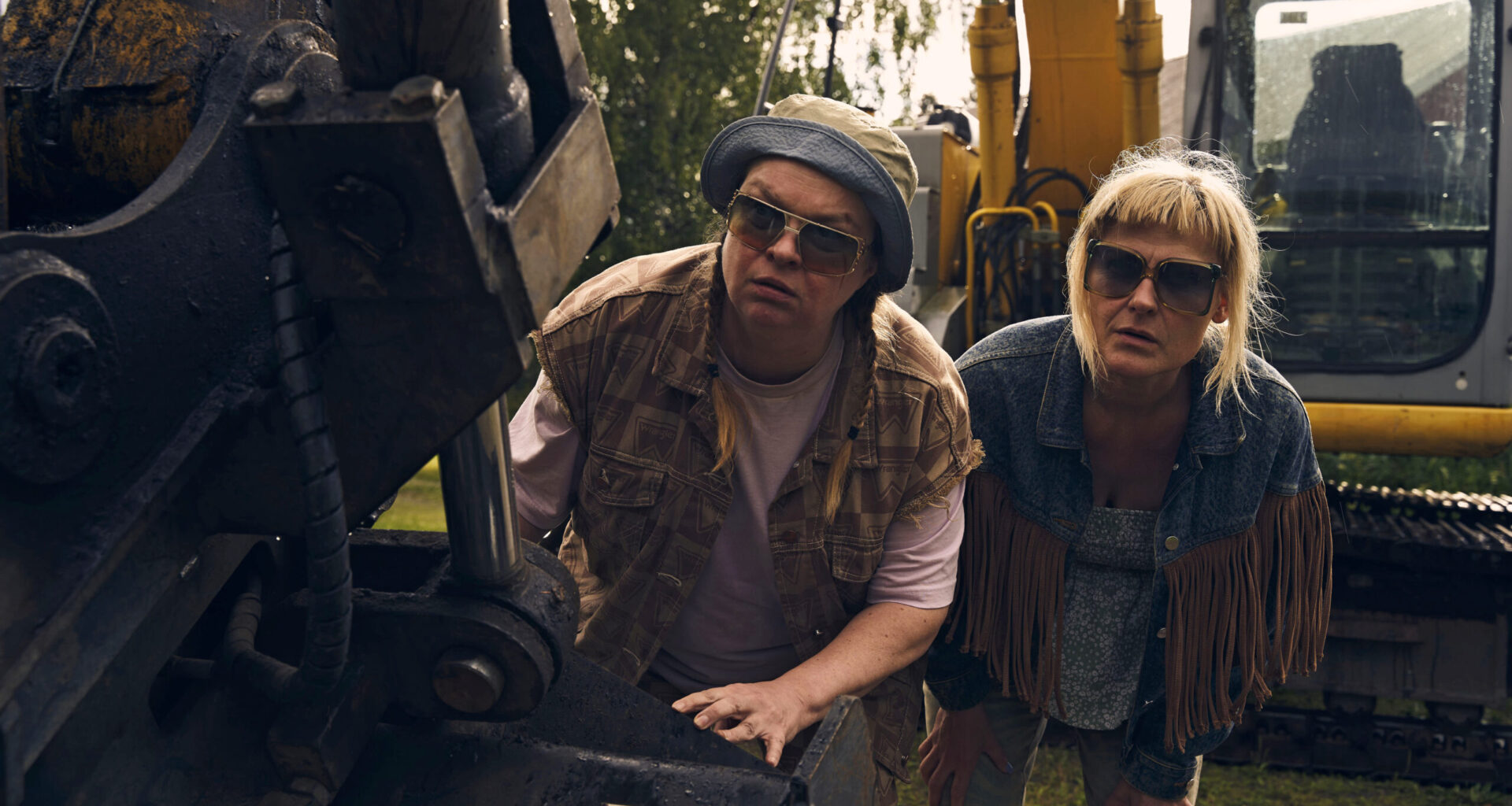 100 litraa sahtia yhdistää ronskin huumorin synkkään pohjatarinaan