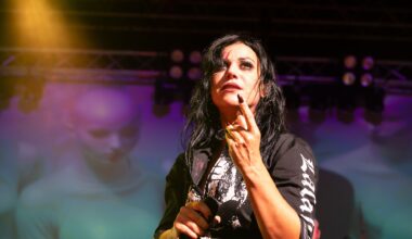 Kohdellaanko naispuolisia metallimuusikoita eri tavalla kuin miehiä? Lacuna Coilin laulaja kertoo kokemuksistaan