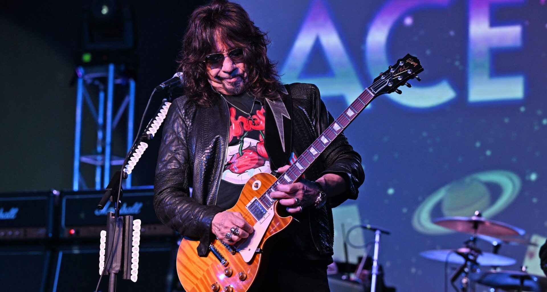 Ace Frehley haudattiin synnyinseudulleen Bronxiin - KISS-bänditoverit olivat myös läsnä