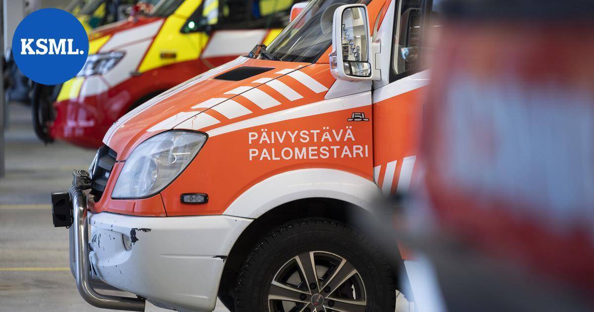 Mopo ajoi traktorin perään Uuraisilla | Keski-Suomi