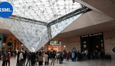 Louvren koruvarkauteen käytetyn nosturin tekijä hyödynsi tilaisuuden ja julkaisi hassuttelevan mainoksen: "Kun asioiden on liikuttava nopeasti" | Uutissuomalainen