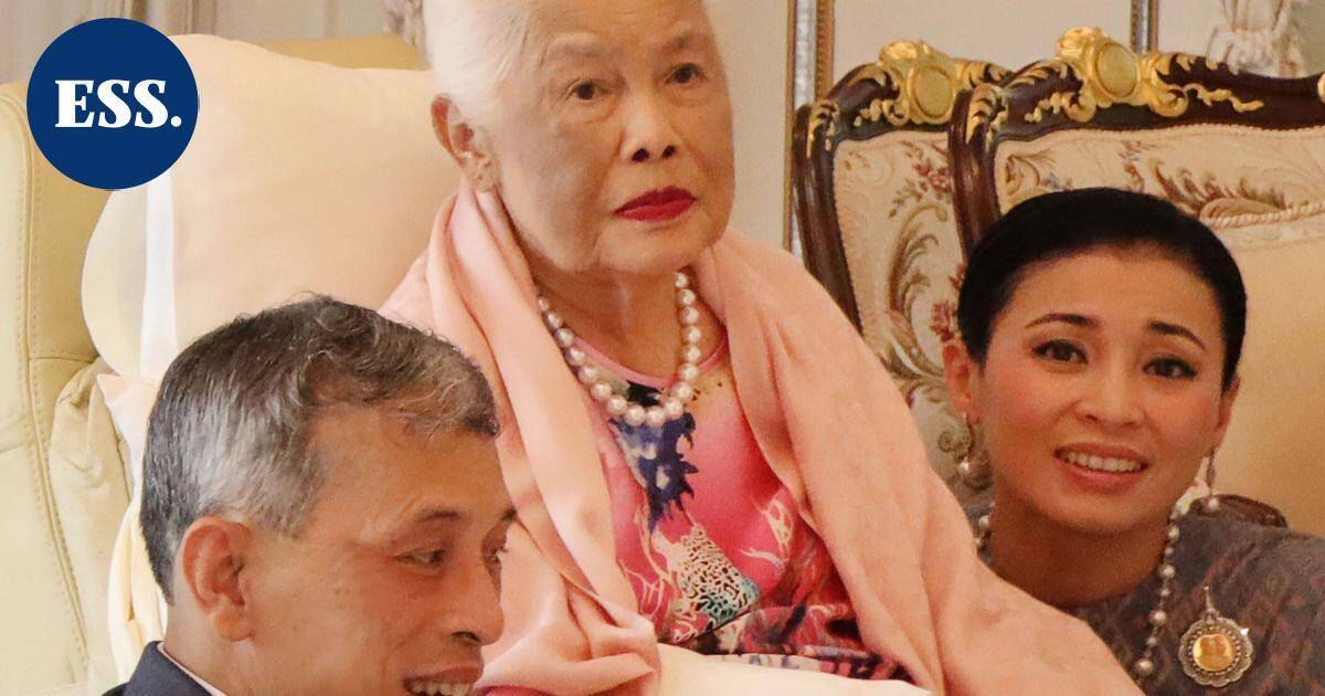 Thaimaan entinen kuningatar Sirikit kuoli – oli nuorena tunnettu seurapiireissä | Uutissuomalainen