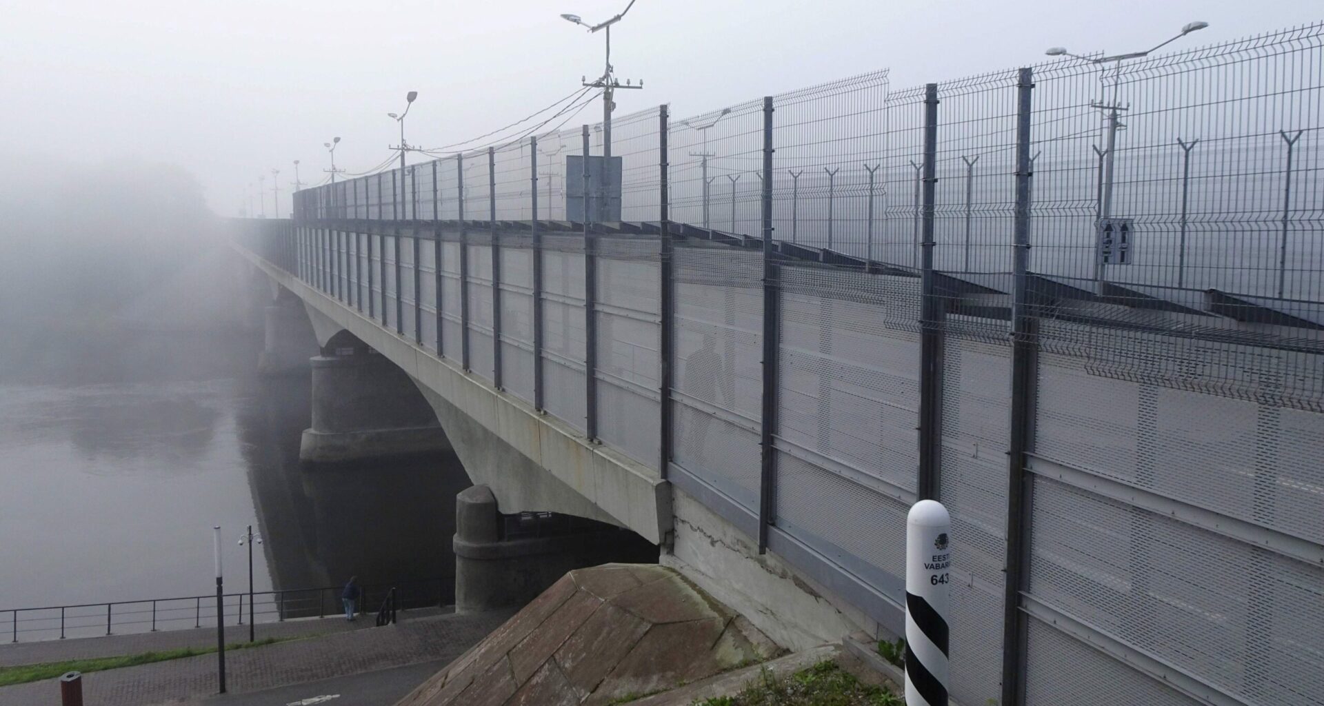 Viro linnoittaa itärajaansa: maan puolustusministeri kertoo varautumisesta