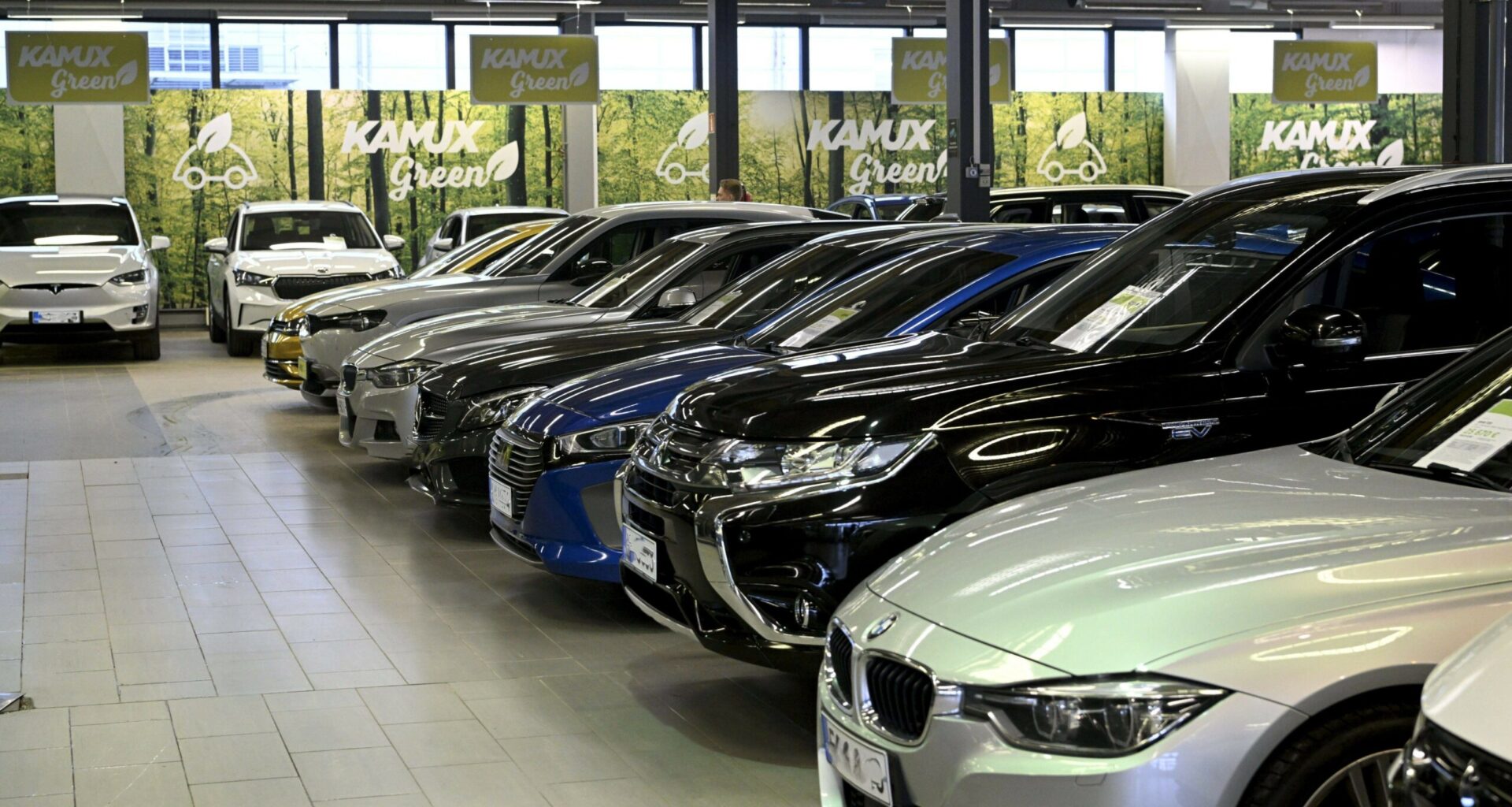 Punainen menetti ykkösasemansa – tämä on nyt suosituin autonväri