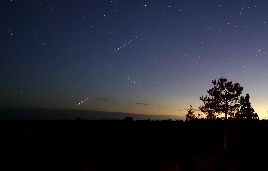 Tähdet ja avaruus: Perseidien meteoriparvi huipentuu tiistaina