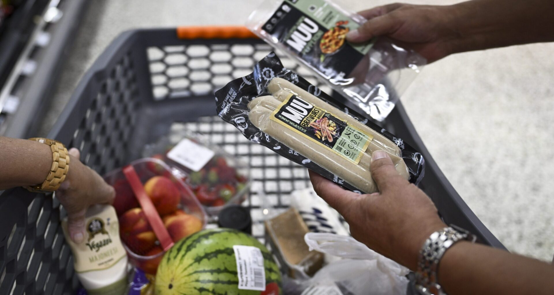 Onko kasvisnakki pian kielletty sana? Kielenhuoltajalta kanta kohulinjaukseen