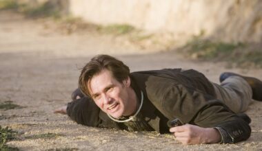 Illalla tv:ssä: Komedian pohjana on hurja ajatusleikki! Leffan kohtaus mursi päätähden kylkiluut