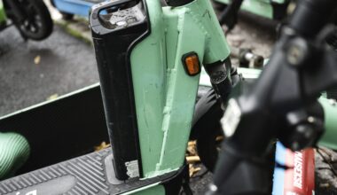 Pakeni poliisia sähköpotkulaudalla, seurauksena useita rikosepäilyjä