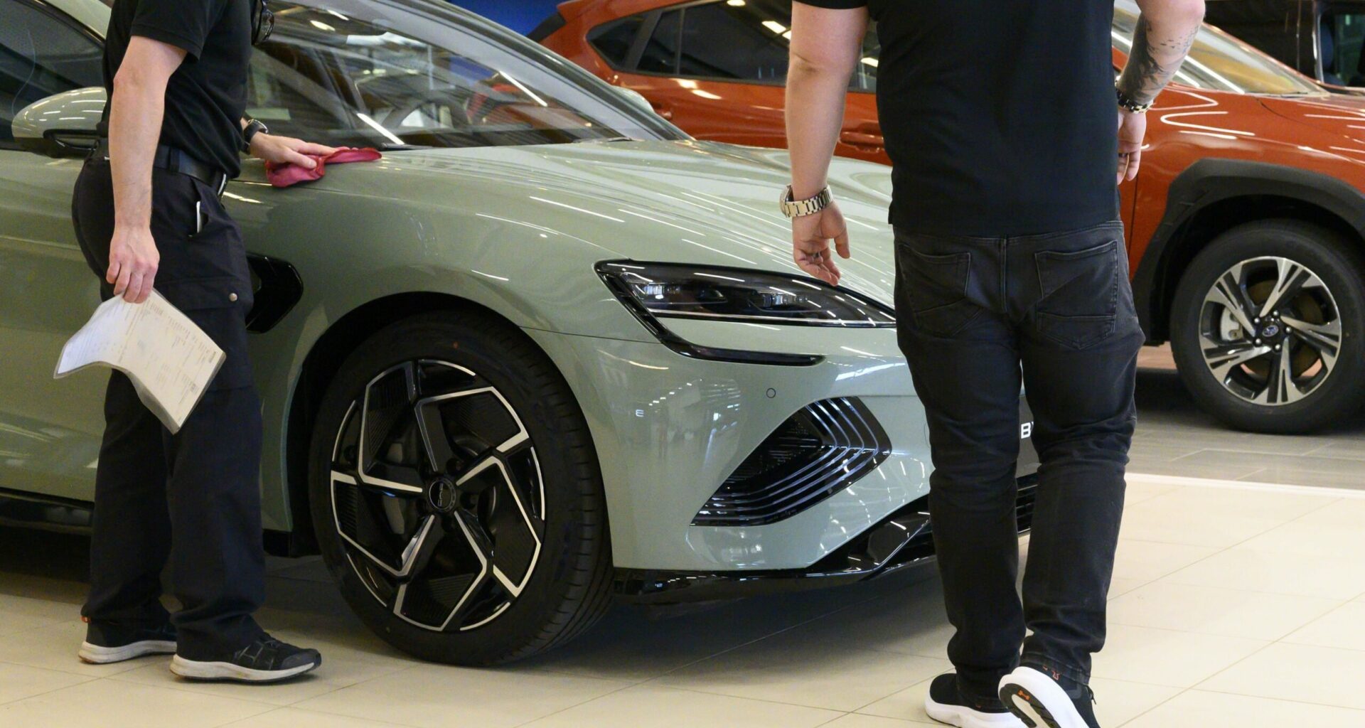 Sähköautojen kysyntä räjähti, täällä kauppa käy kuumana