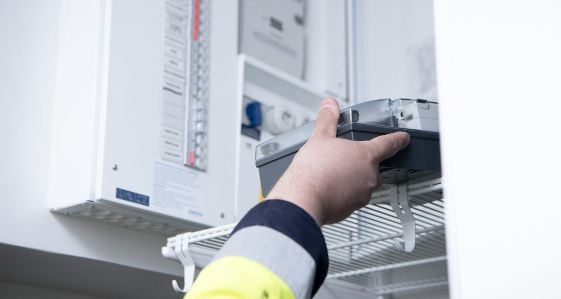 Sähkönkulutuksen tavoissa iso ero, moni kokee hinnan seuraamisen vaivalloiseksi