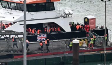 Britannian konservatiivit haluavat karkottaa 150000 ihmistä vuodessa