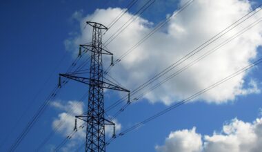 Sähkön hintaan povataan piikkiä maanantaina