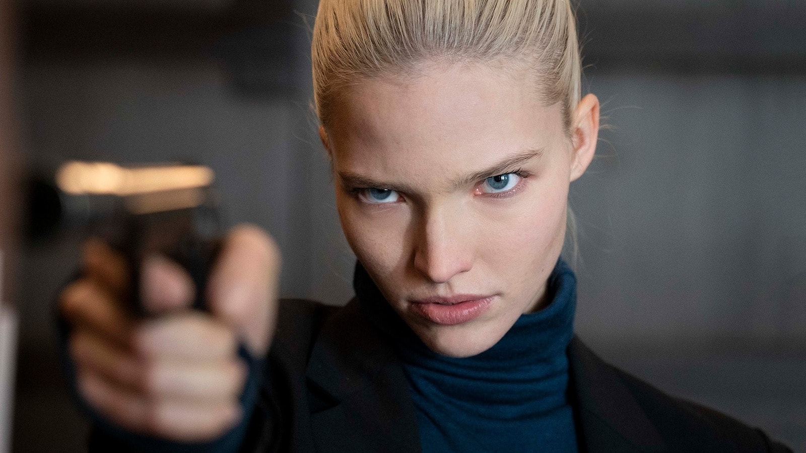 Nyt suoratoistona: Pätevä toimintaelokuva tappavasta naisesta - jäi vähälle huomiolle ohjaajaan kohdistuneiden syytösten vuoksi