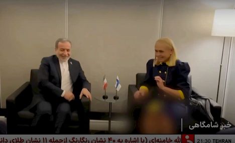 Ulkoministeri Elina Valtosen sääret sumennettiin Iranin valtiollisella televisiokanavalla.