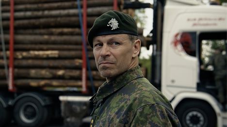 Tältä Peter Franzén näytti Aku Louhimiehen ohjaamassa tv-sarjassa Konflikti.