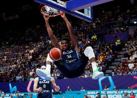 Vain Giannis Antetokounmpon fysiikka vetää Euroopassa vertoja Lauri Markkaselle. 