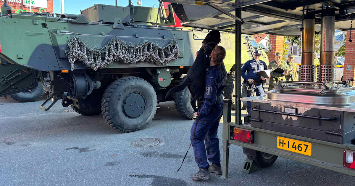 Nolo kömmähdys Porin torilla – huumekoirien SM-kisat keskeytyivät opiskelijajuhlien vuoksi | Kotimaa