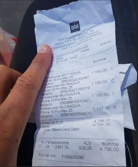 Kuitti bulvaanien ostamista matkapuhelimista. Rikoshyödyllä nostettiin matkapuhelimia.