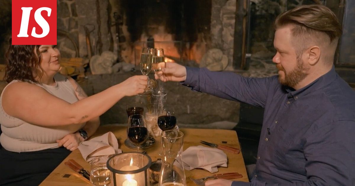 Ensitreffit alttarilla: Katrin ja Jannen halaus aiheuttaa pahan mielen