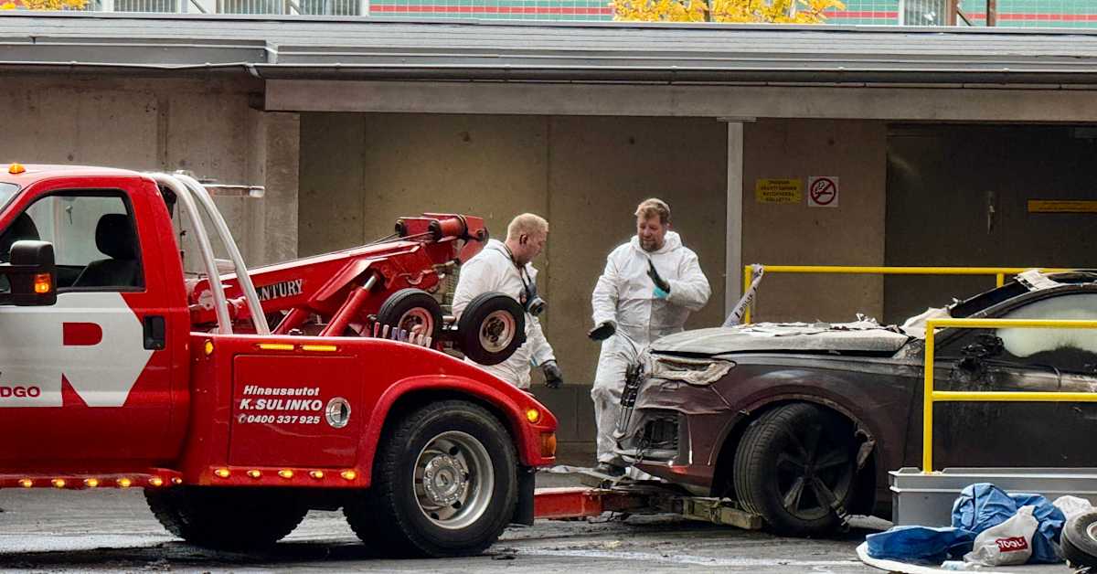 ”Kemikaalien cocktail” levisi Tampereen keskustaan – hybridiautosta alkoi harvinaisen raju parkkihallipalo | Kotimaa