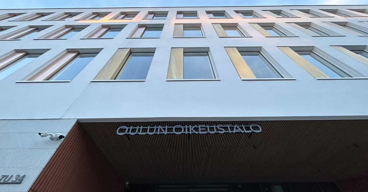 Syyttäjä: Parikymppinen nainen valmisteli veitsi-iskua kauppakeskukseen Oulussa – nainen kiistää jyrkästi | Kotimaa