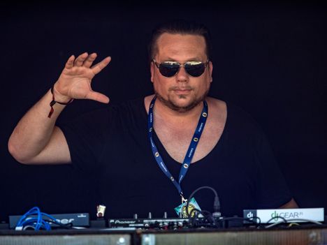 Alex Kunnari esiintyi Raumanmeren Juhannus -festareille vuonna 2016.