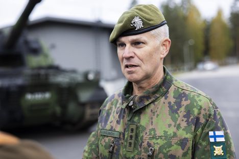 Maavoimien komentaja, kenraaliluutnantti Pasi Välimäki.