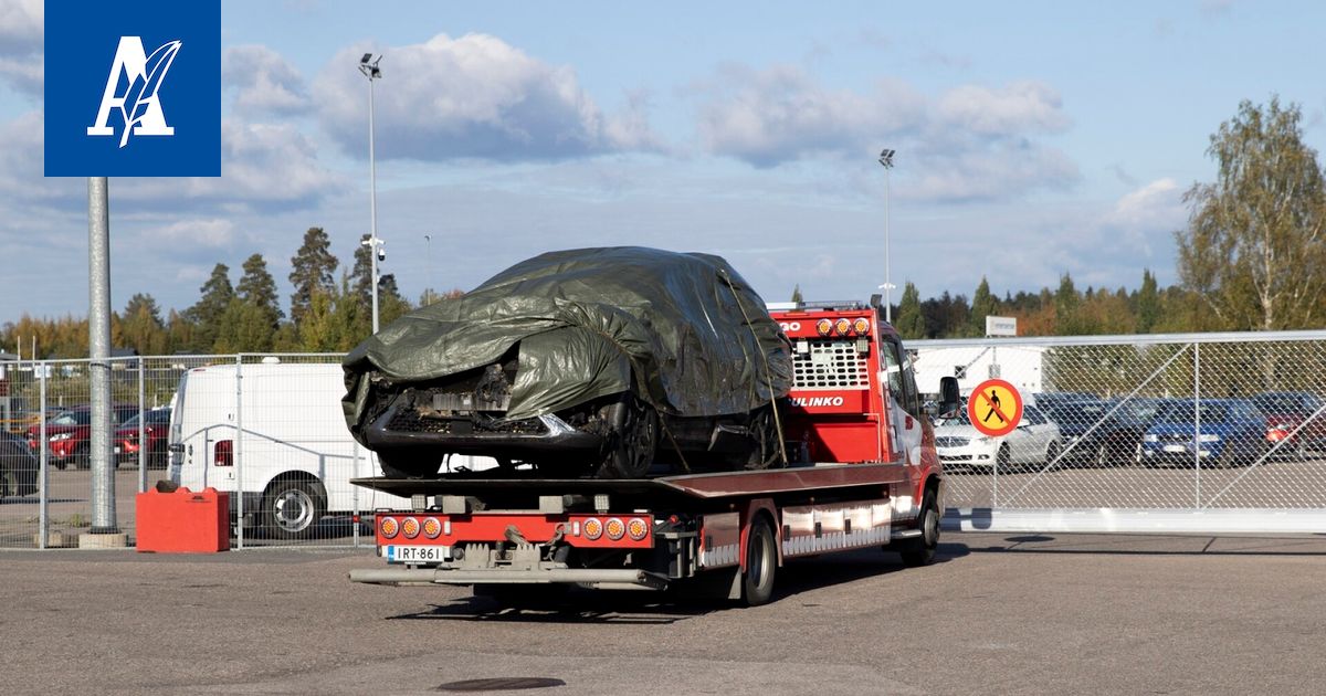 Kymmeniä autoja tuhoutui lunastus­kuntoon parkki­halli­palossa Tampereella – Miten vahingot korvataan?