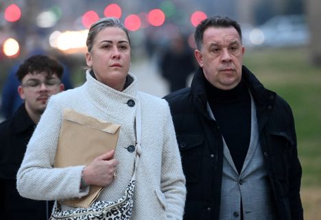 Caroline Darian saapui oikeustalolle Avignonissa joulukuussa 2024.