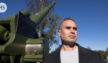 Esikoiskirjailija Joel Hohko on julkaissut romaanin Volodjan pojat, joka kertoo suomenvenäläisestä sotilaasta Ukrainan sodassa