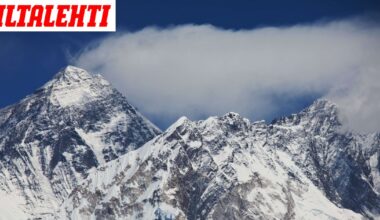 Lähes tuhat ihmistä jumissa Mount Everestillä