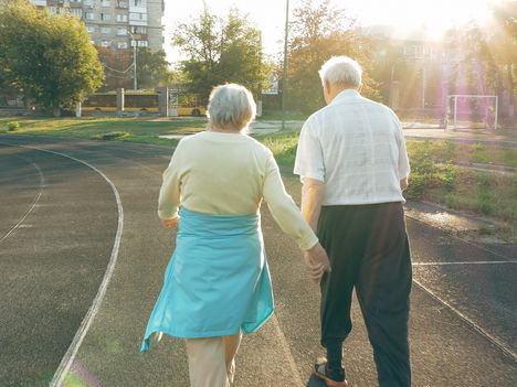 Alzheimerin taudin riskiä voi vähentää terveellisillä elintavoilla.