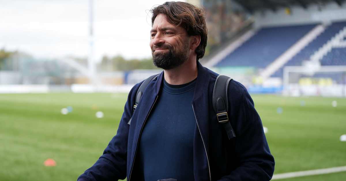 Fanit yrittivät estää Huuhkajat-pelaajan bussin lähdön – stadionilta salakuljetettu päävalmentaja sai kenkää | Urheilua lyhyesti