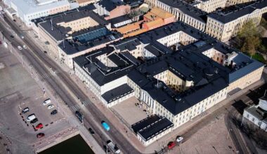 Silminnäkijä: Drooni lensi Presidentinlinnan yllä – lennättäjät kertoivat olevansa turisteja Hongkongista | Uutisia lyhyesti