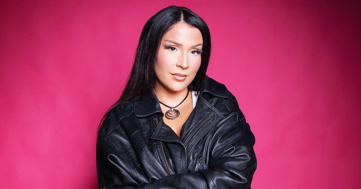 Nollarimuotia rakastava artisti Sara Bee haluaa karistaa vuosikymmenen kyseenalaisen ajankuvan | YleX