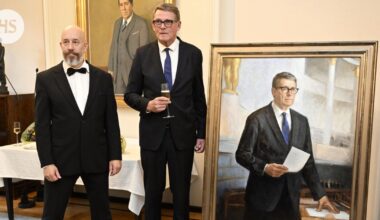 Taidekriitikon mielestä Matti Vanhasen muotokuva on ”kuin toiselta vuosisadalta”