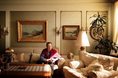 Tapani Kansan sisustus oli talon tyyliin sopien kartanomainen.