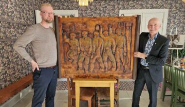 Lapuan liikkeen ensimmäistä terroritekoa kuvaavan teos luovutettiin Kosolan taloon | Etelä-Pohjanmaa