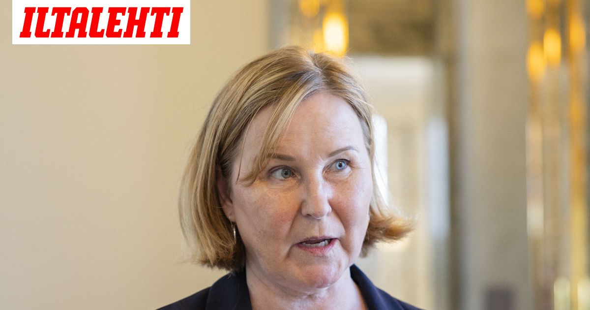 Kaisa Juuso jäätyi koko eduskunnan edessä