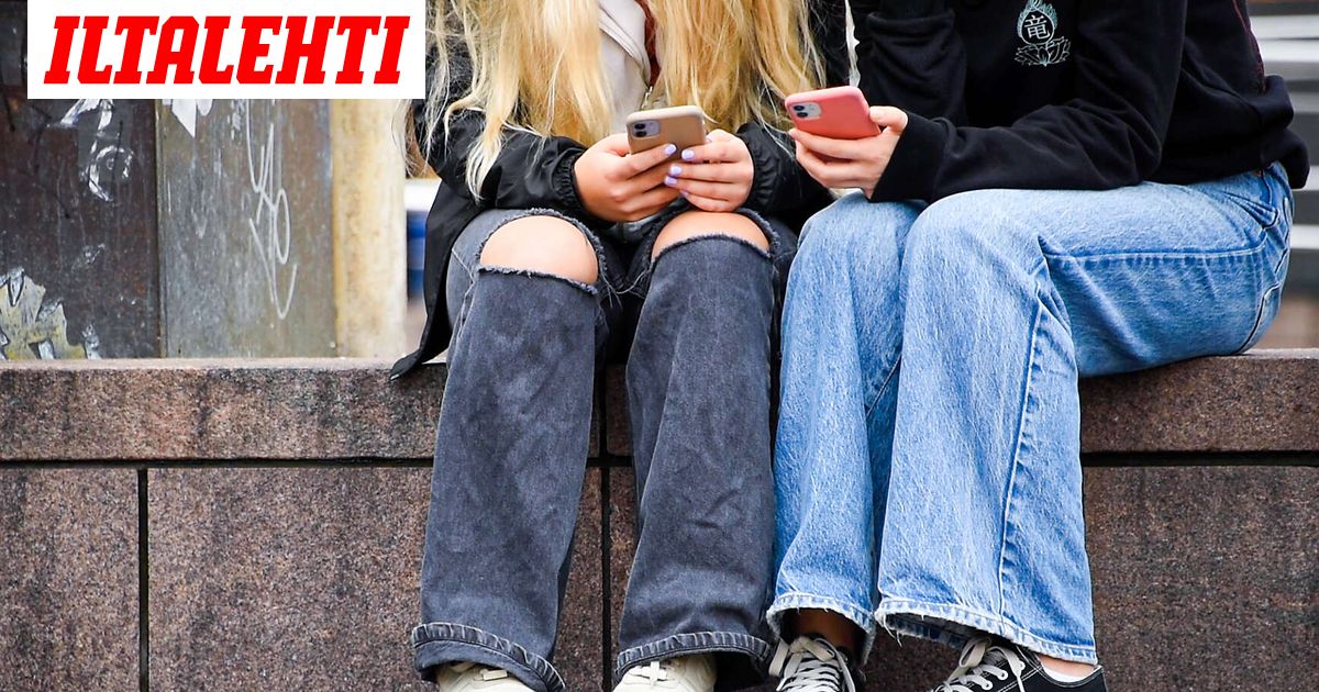Nyt paukautettiin ikäraja – THL: Älypuhelin vasta tätä vanhemmalle