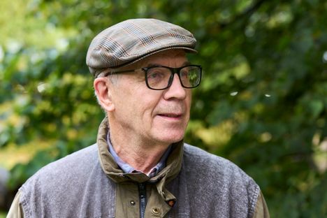 Matti Halttunen kulkee Töölönlahdella lähes päivittäin. Äänimaisemassa hän kiinnittää huomiota erityisesti lehtipuhaltimiin, joita kuuluu lähistöllä syksyisin.