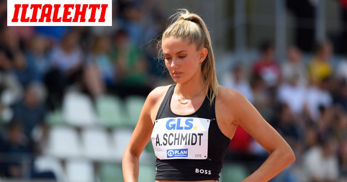 Alica Schmidt vilkaisi puhelimensa näyttöä – Siihen päättyi leffailta