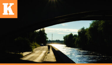 Kaupunkielämän hetket pysähtyvät Juuso Haaralan valokuviin – Katso kahdeksan poimintaa lokakuun näyttelyistä Oulussa