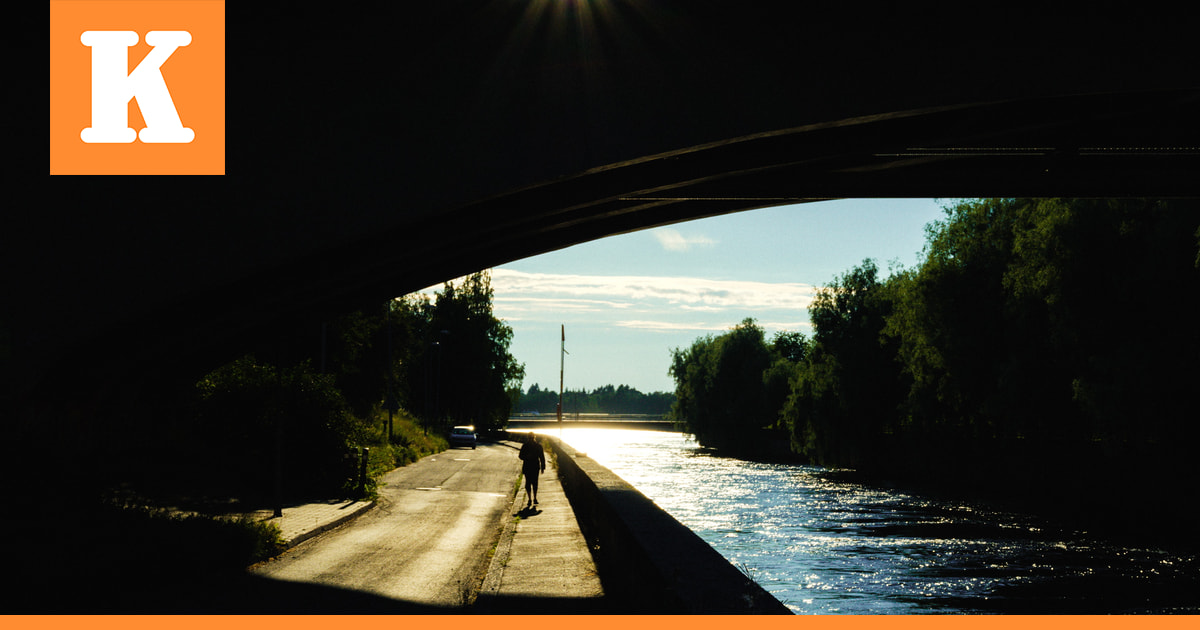 Kaupunkielämän hetket pysähtyvät Juuso Haaralan valokuviin – Katso kahdeksan poimintaa lokakuun näyttelyistä Oulussa