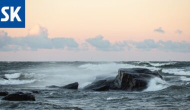 Syysmyräkkä: Satakunnassa teille kaatuneita puita ja satoja talouksia ilman sähköä