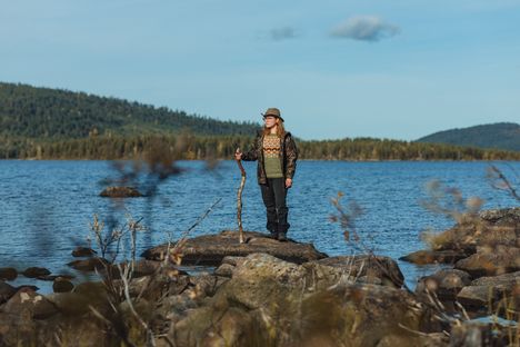 Alone Suomi -ohjelmassa nuorimpana jatkaa eräopas Petra.