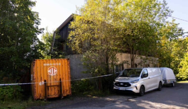 Hämärä kouvolalaistalo oli vuosia rakennusvalvonnan syynissä – sitten paljastui valtava asekätkö | Kymenlaakso